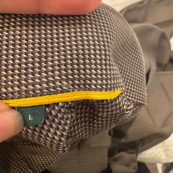 Robert Talbott long sleeved button down 100 percent cotton - Picture 10 of 11